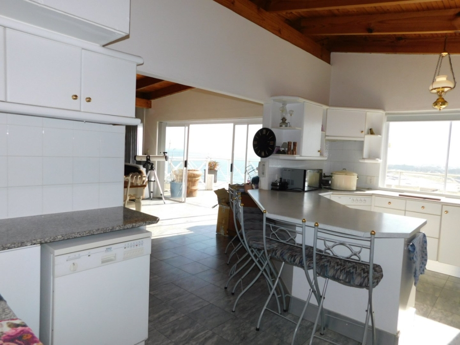 6 Bedroom Property for Sale in Mountainside Western Cape